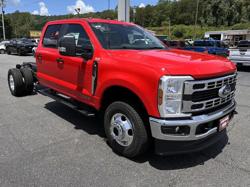 2025 Ford Super Duty 5th Gen - Image 4 of 21