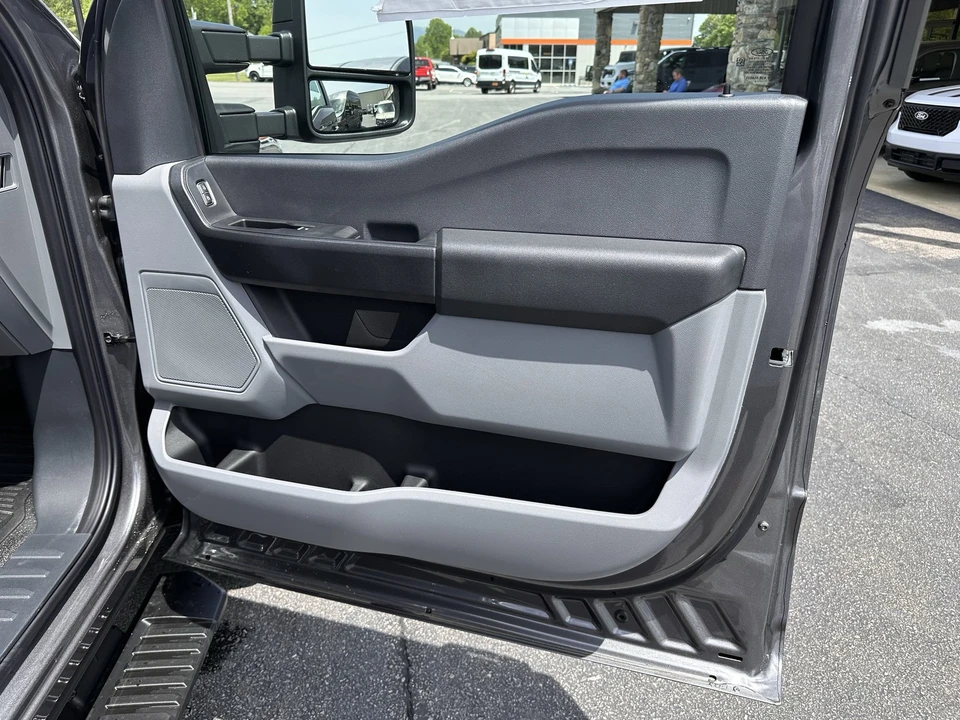 2025 Ford Super Duty 5th Gen - Image 11 of 21