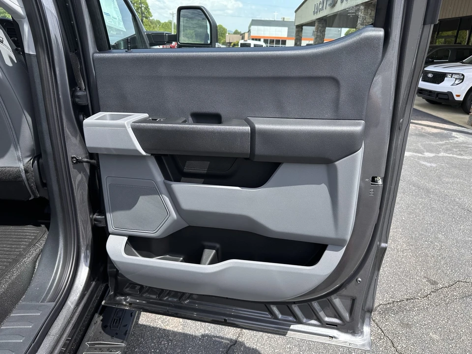 2025 Ford Super Duty 5th Gen - Image 13 of 21