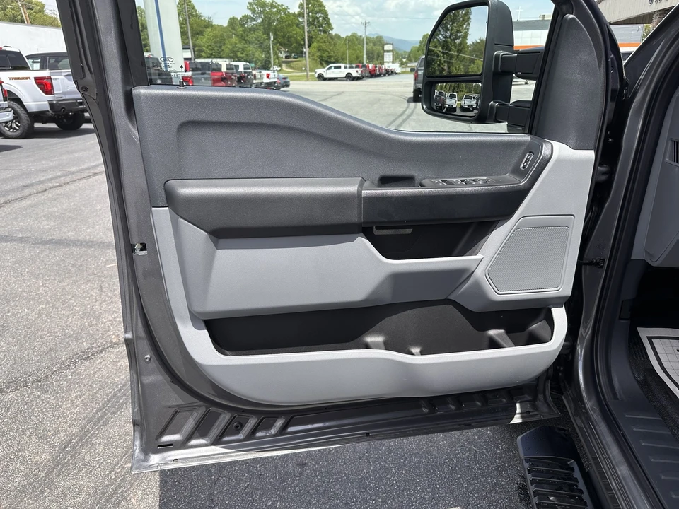 2025 Ford Super Duty 5th Gen - Image 7 of 21