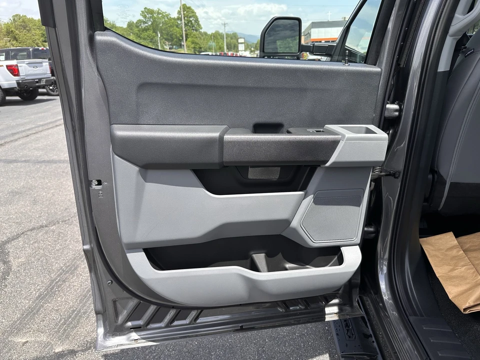 2025 Ford Super Duty 5th Gen - Image 9 of 21