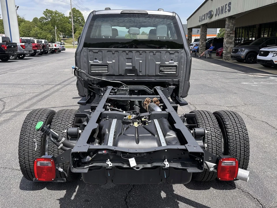 2025 Ford Super Duty 5th Gen - Image 6 of 21