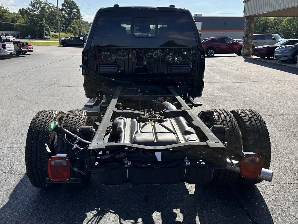 2025 Ford Super Duty 5th Gen - Image 6 of 21