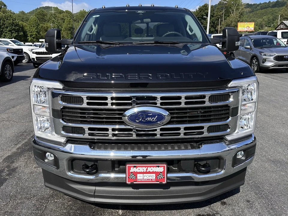 2025 Ford Super Duty 5th Gen - Image 3 of 21