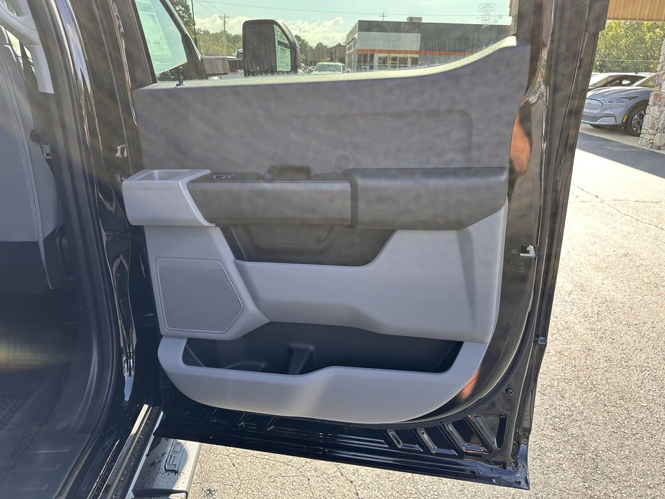 2025 Ford Super Duty 5th Gen - Image 15 of 21