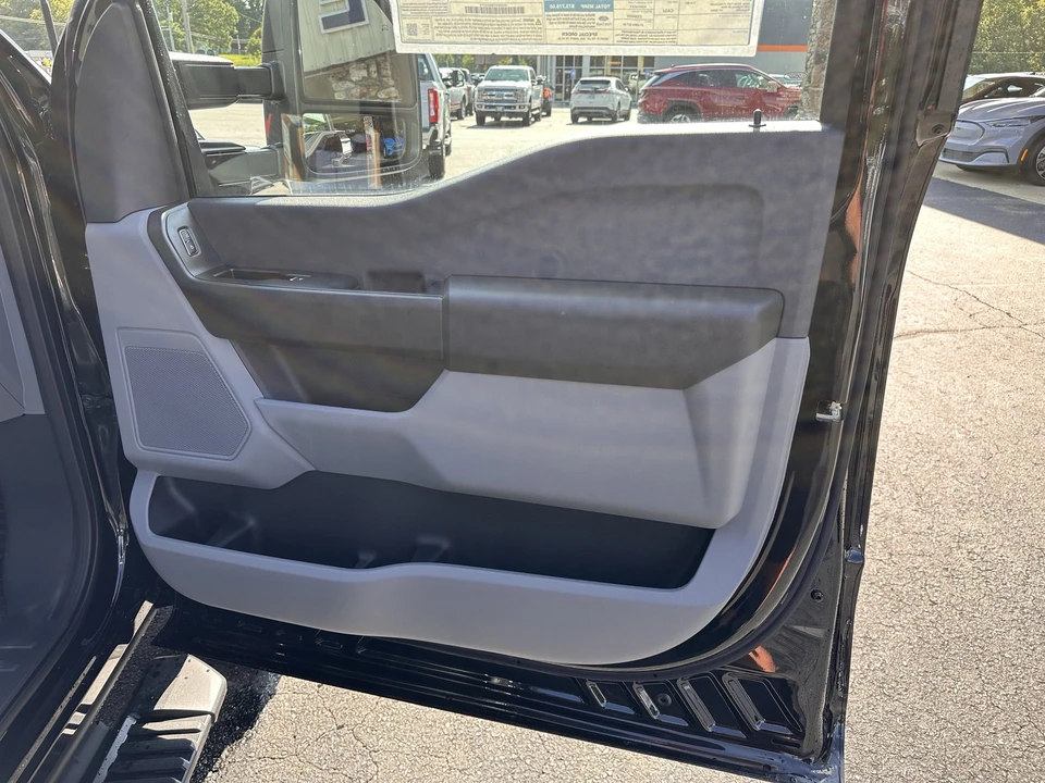 2025 Ford Super Duty 5th Gen - Image 13 of 21