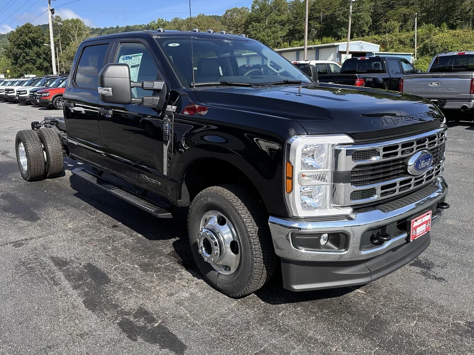 2025 Ford Super Duty 5th Gen - Image 4 of 21