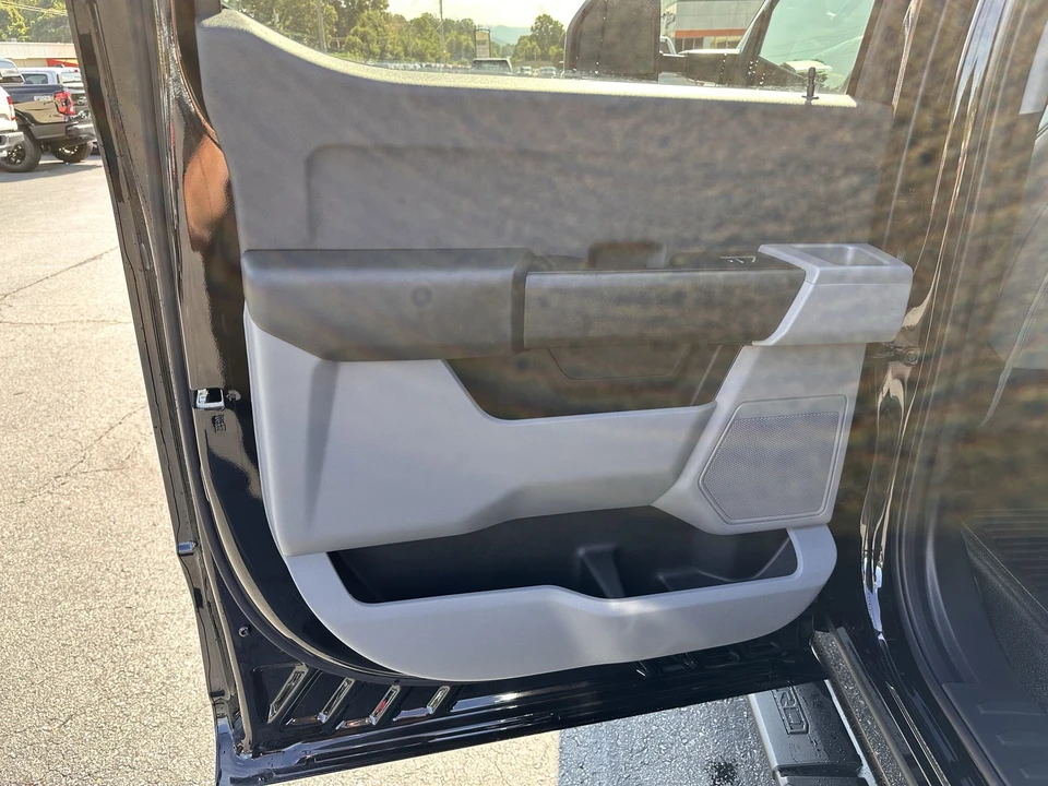 2025 Ford Super Duty 5th Gen - Image 11 of 21