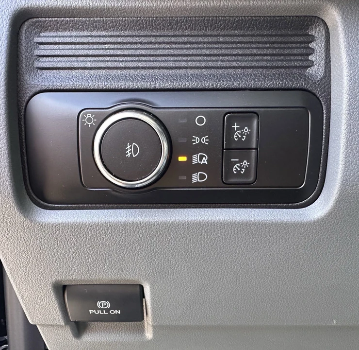 2025 Ford Super Duty 5th Gen - Image 18 of 21