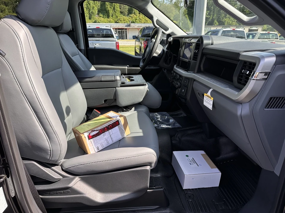 2025 Ford Super Duty 5th Gen - Image 14 of 21