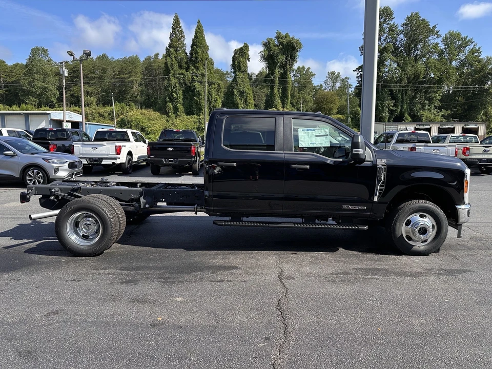 2025 Ford Super Duty 5th Gen - Image 5 of 21
