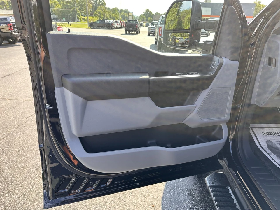 2025 Ford Super Duty 5th Gen - Image 9 of 21