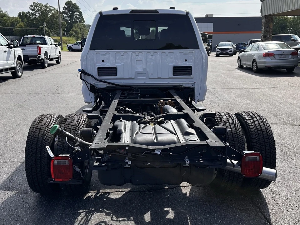 2025 Ford Super Duty 5th Gen - Image 6 of 21