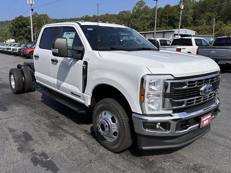 2025 Ford Super Duty 5th Gen - Image 4 of 21