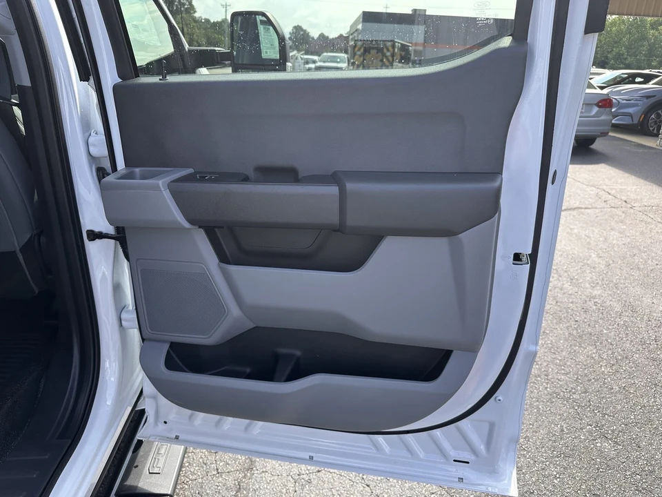 2025 Ford Super Duty 5th Gen - Image 13 of 21