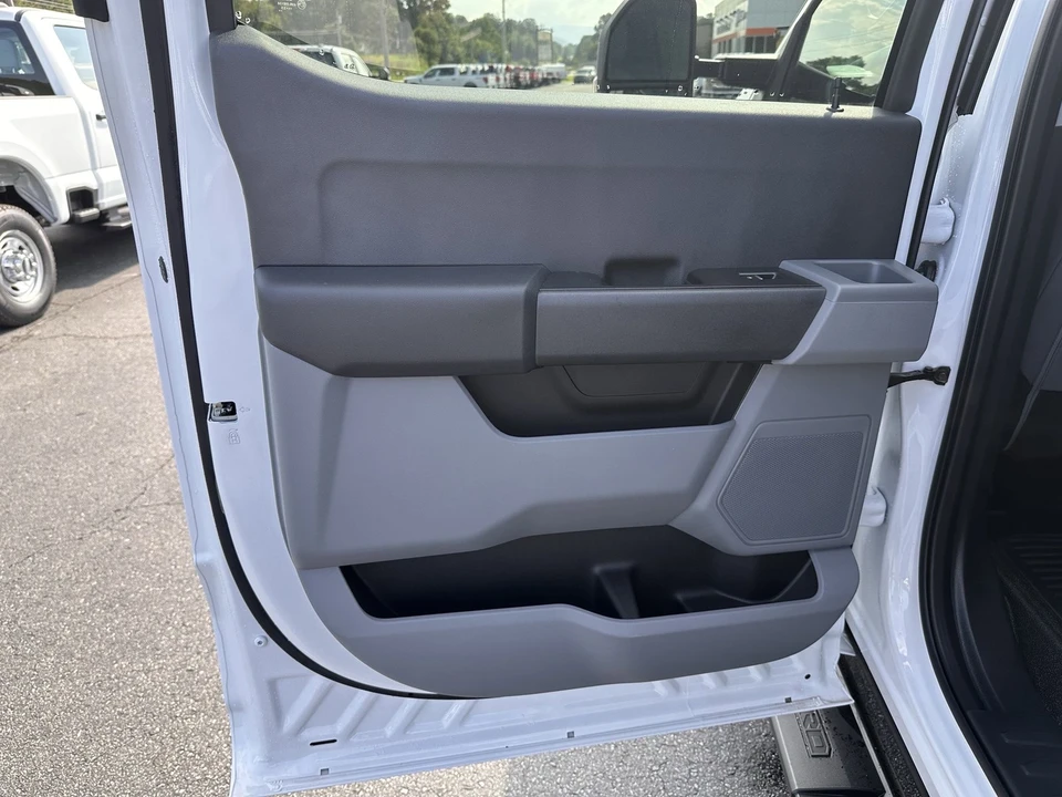 2025 Ford Super Duty 5th Gen - Image 9 of 21
