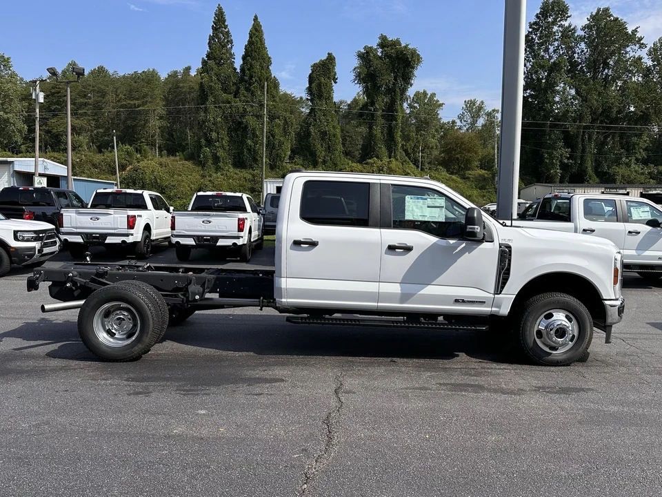 2025 Ford Super Duty 5th Gen - Image 5 of 21