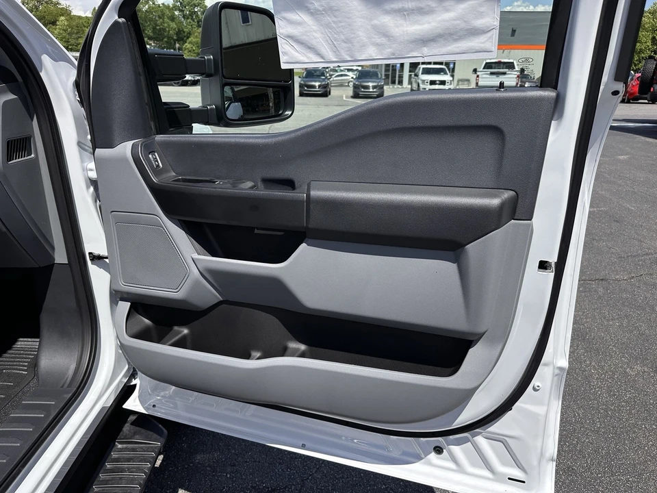 2025 Ford Super Duty 5th Gen - Image 9 of 20