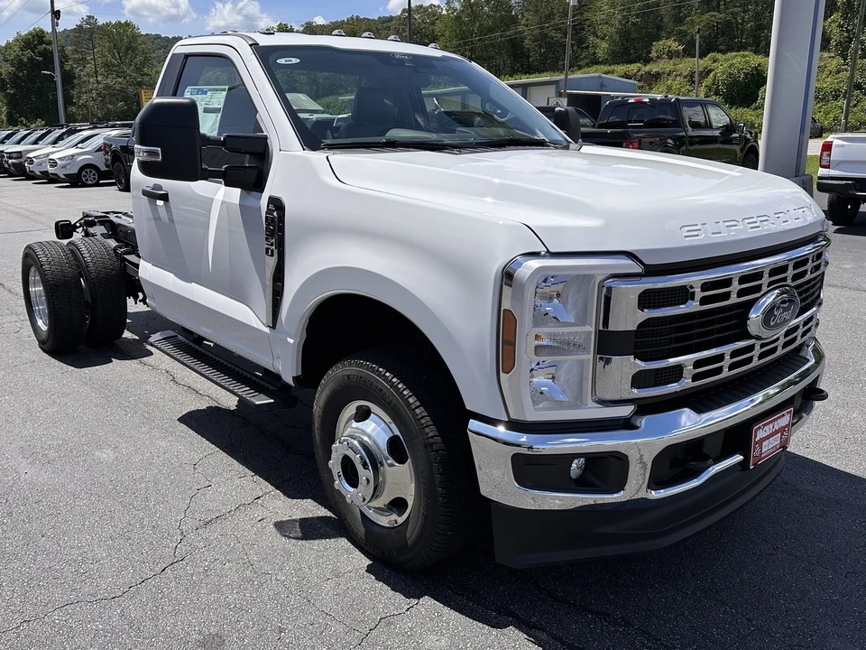 2025 Ford Super Duty 5th Gen - Image 4 of 20