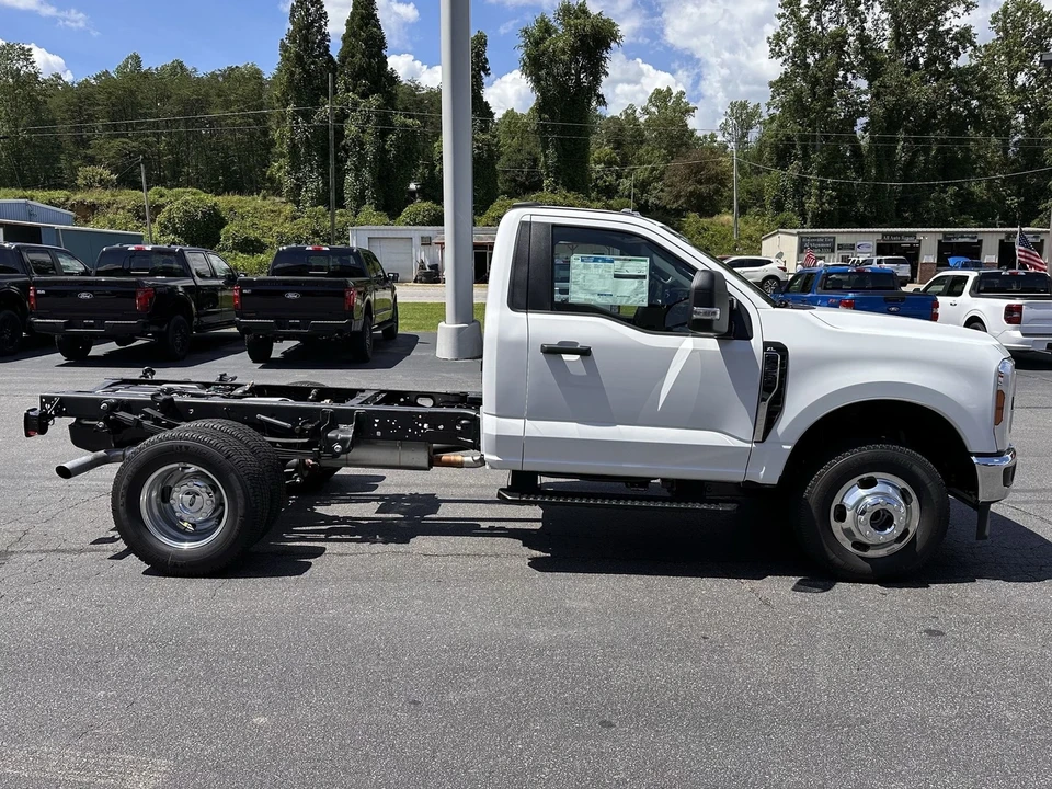 2025 Ford Super Duty 5th Gen - Image 5 of 20