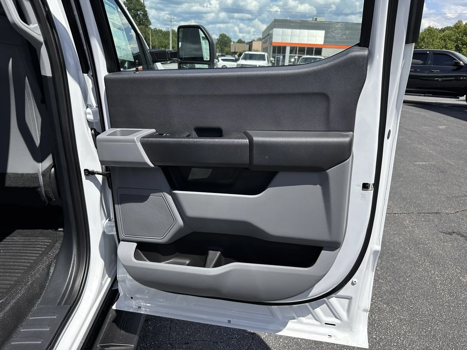 2025 Ford Super Duty 5th Gen - Image 16 of 21