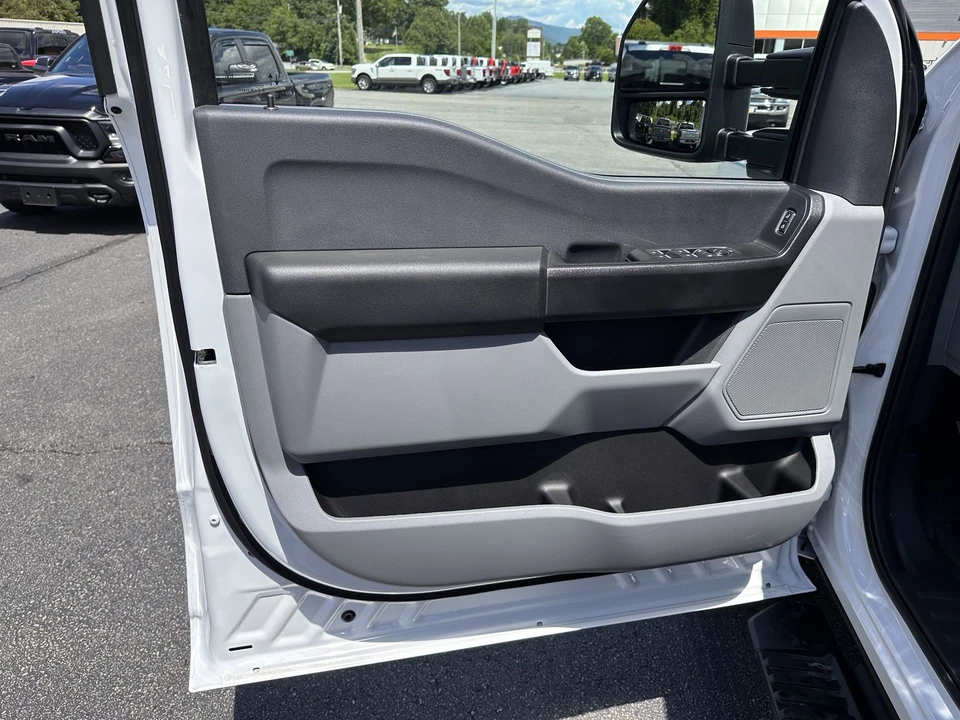 2025 Ford Super Duty 5th Gen - Image 10 of 21