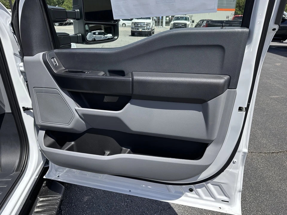 2025 Ford Super Duty 5th Gen - Image 14 of 21