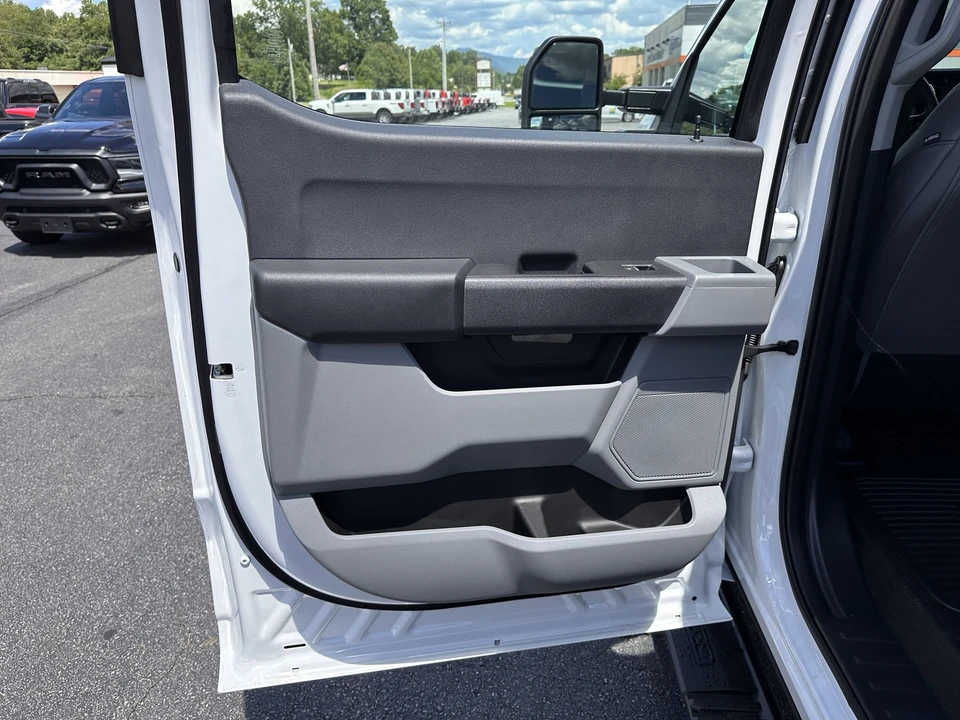 2025 Ford Super Duty 5th Gen - Image 12 of 21