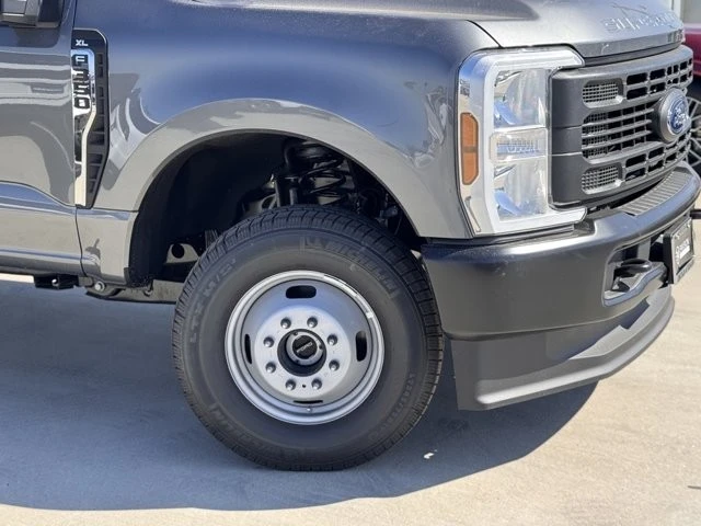 2025 Ford Super Duty 5th Gen - Image 4 of 12