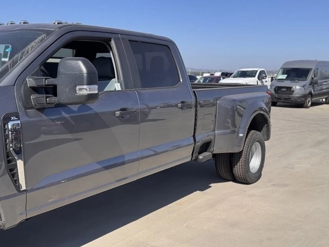 2025 Ford Super Duty 5th Gen - Image 9 of 12