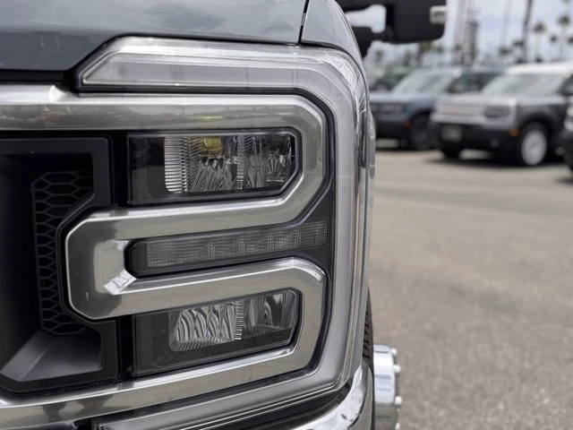 2025 Ford Super Duty 5th Gen - Image 8 of 12