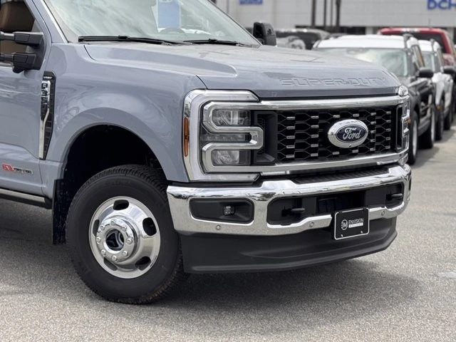 2025 Ford Super Duty 5th Gen - Image 3 of 12
