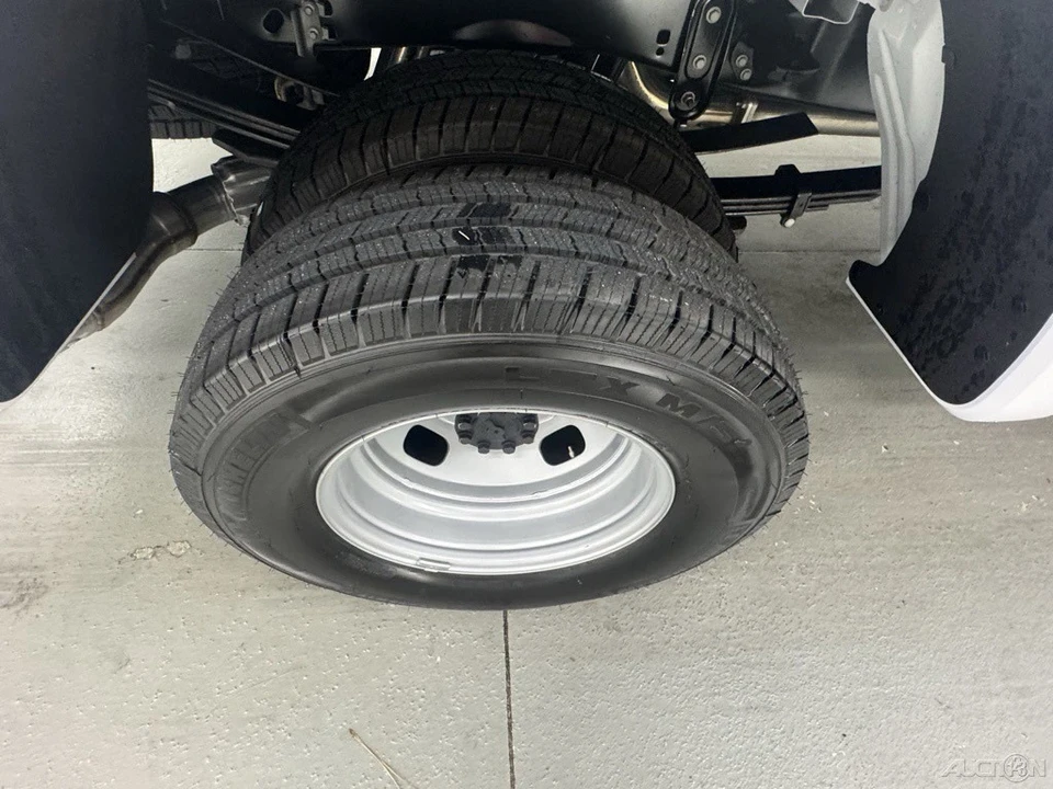 2025 Ford Super Duty 5th Gen - Image 4 of 12