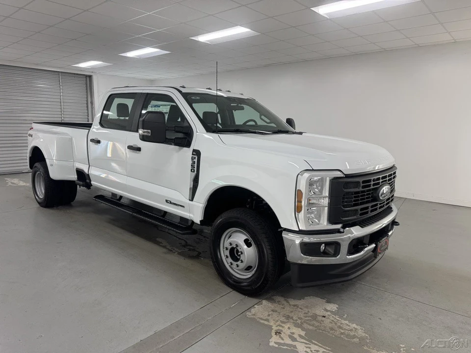 2025 Ford Super Duty 5th Gen - Image 3 of 12