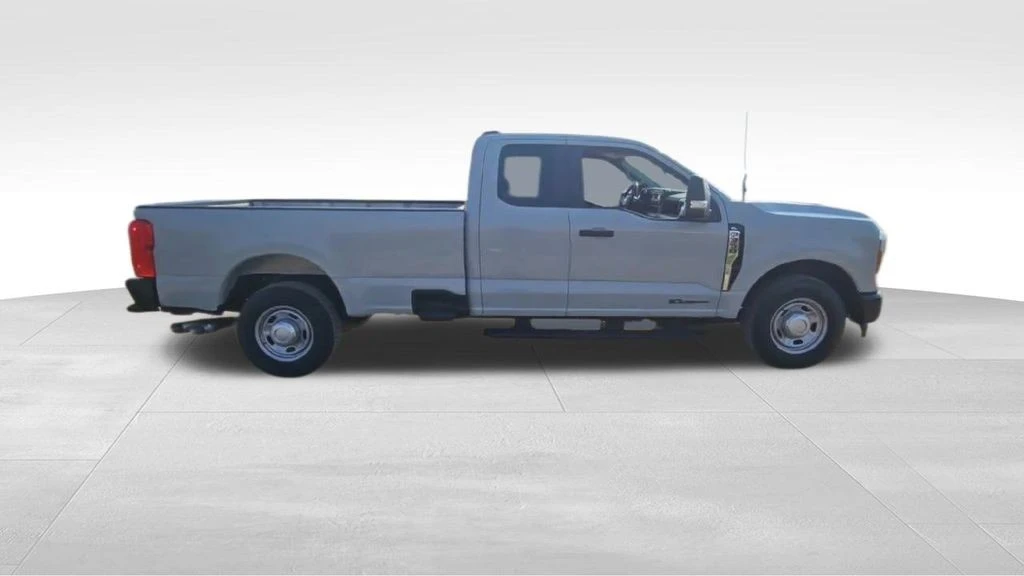 2025 Ford Super Duty 5th Gen - Image 9 of 21
