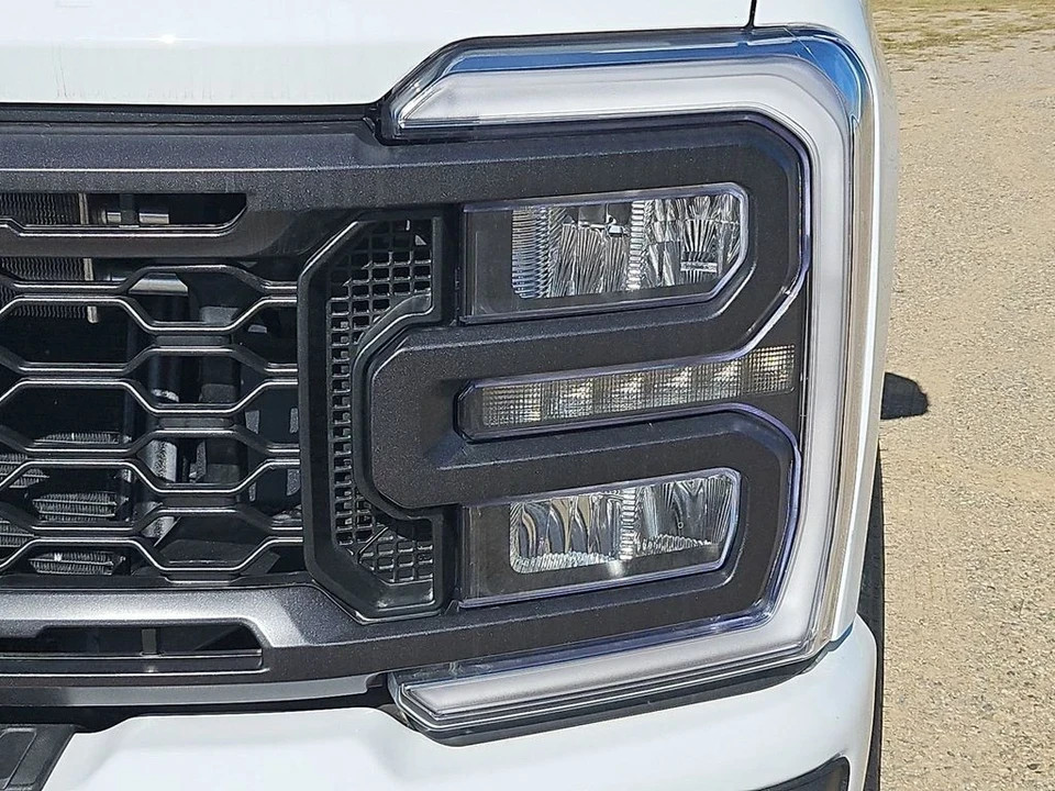 2025 Ford Super Duty 5th Gen - Image 18 of 21