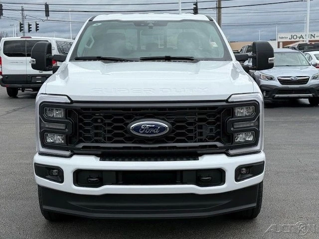2025 Ford Super Duty 5th Gen - Image 10 of 12