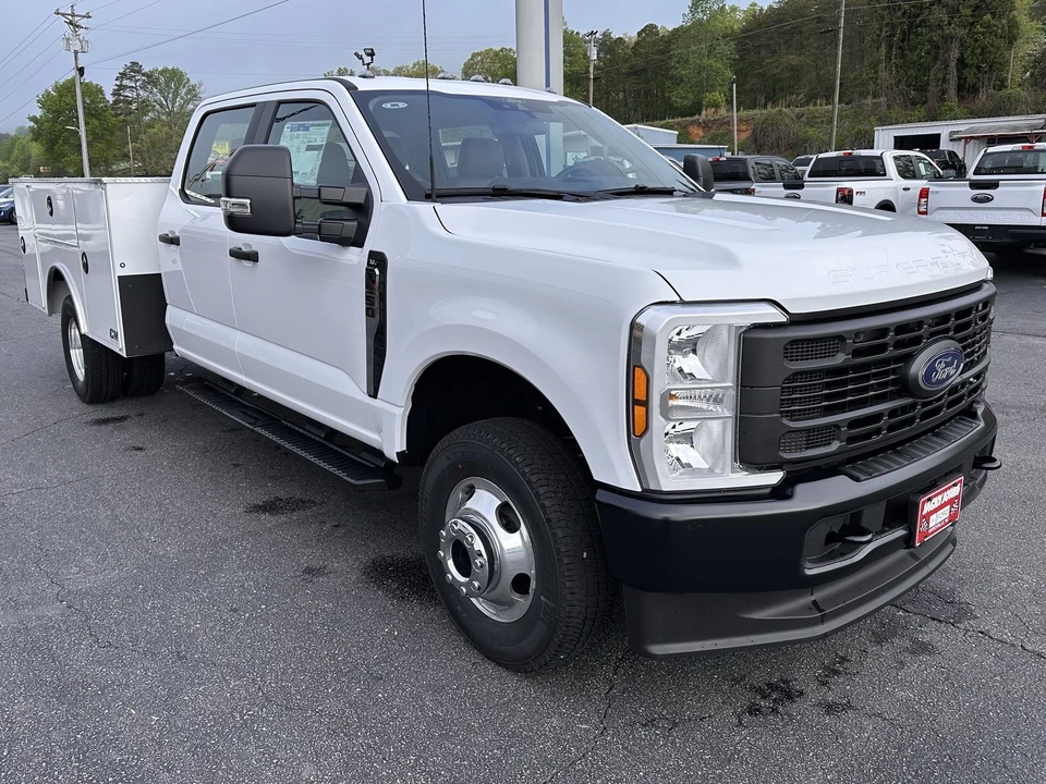 2025 Ford Super Duty 5th Gen - Image 4 of 21