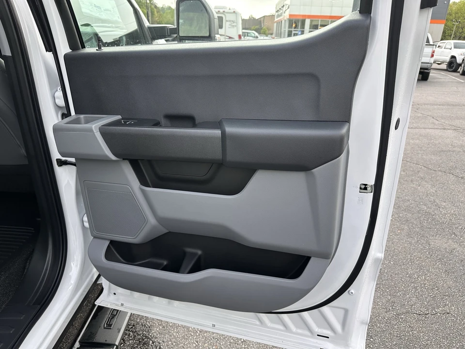 2025 Ford Super Duty 5th Gen - Image 14 of 21