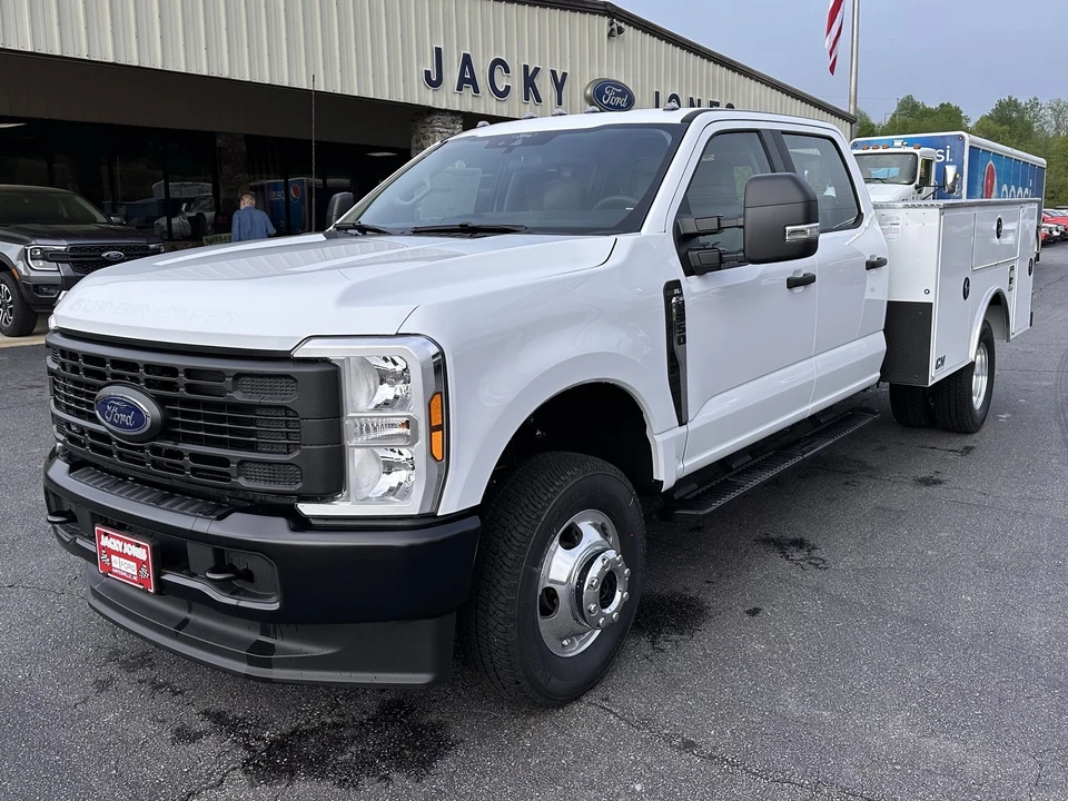 2025 Ford Super Duty 5th Gen - Image 2 of 21