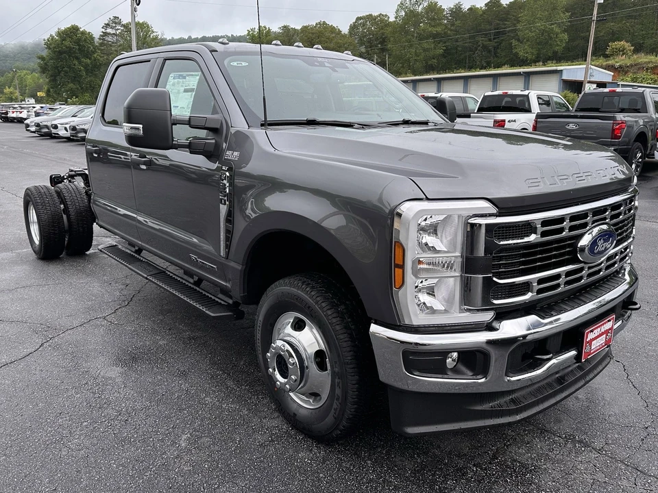 2025 Ford Super Duty 5th Gen - Image 4 of 21