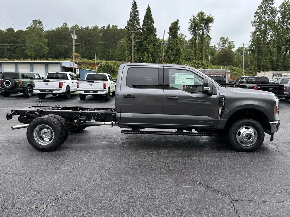 2025 Ford Super Duty 5th Gen - Image 5 of 21