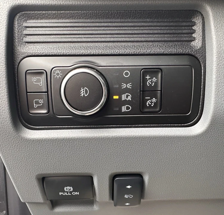 2025 Ford Super Duty 5th Gen - Image 16 of 21
