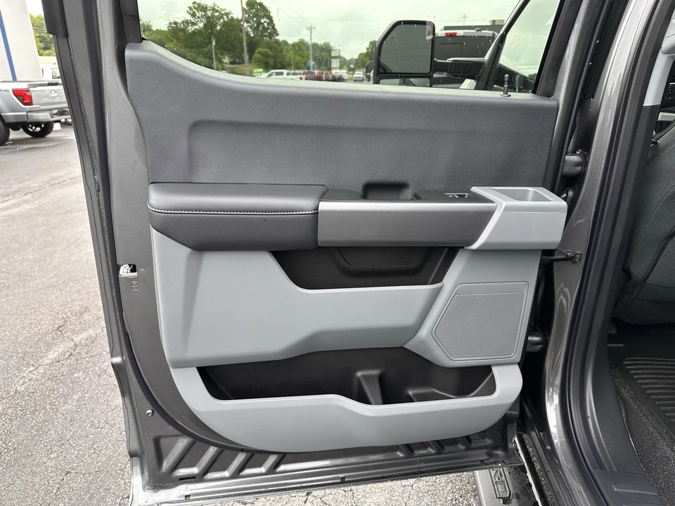 2025 Ford Super Duty 5th Gen - Image 9 of 21