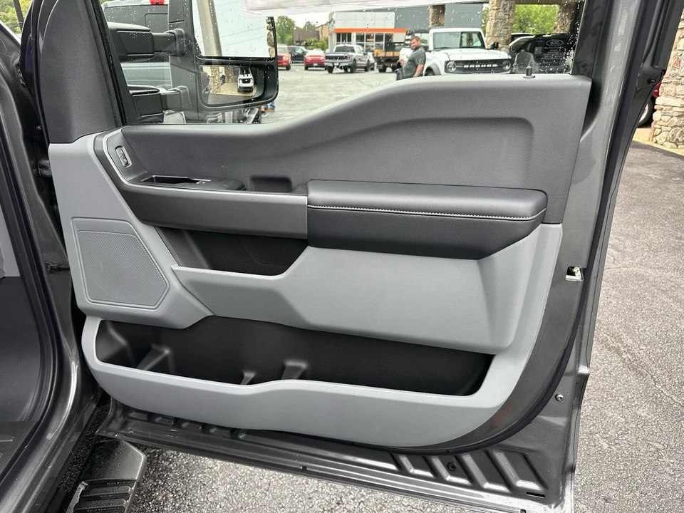 2025 Ford Super Duty 5th Gen - Image 11 of 21