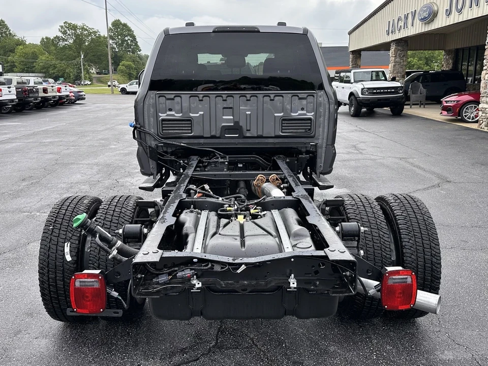 2025 Ford Super Duty 5th Gen - Image 6 of 21