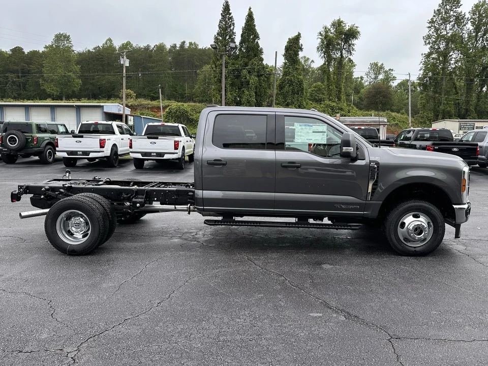 2025 Ford Super Duty 5th Gen - Image 5 of 21