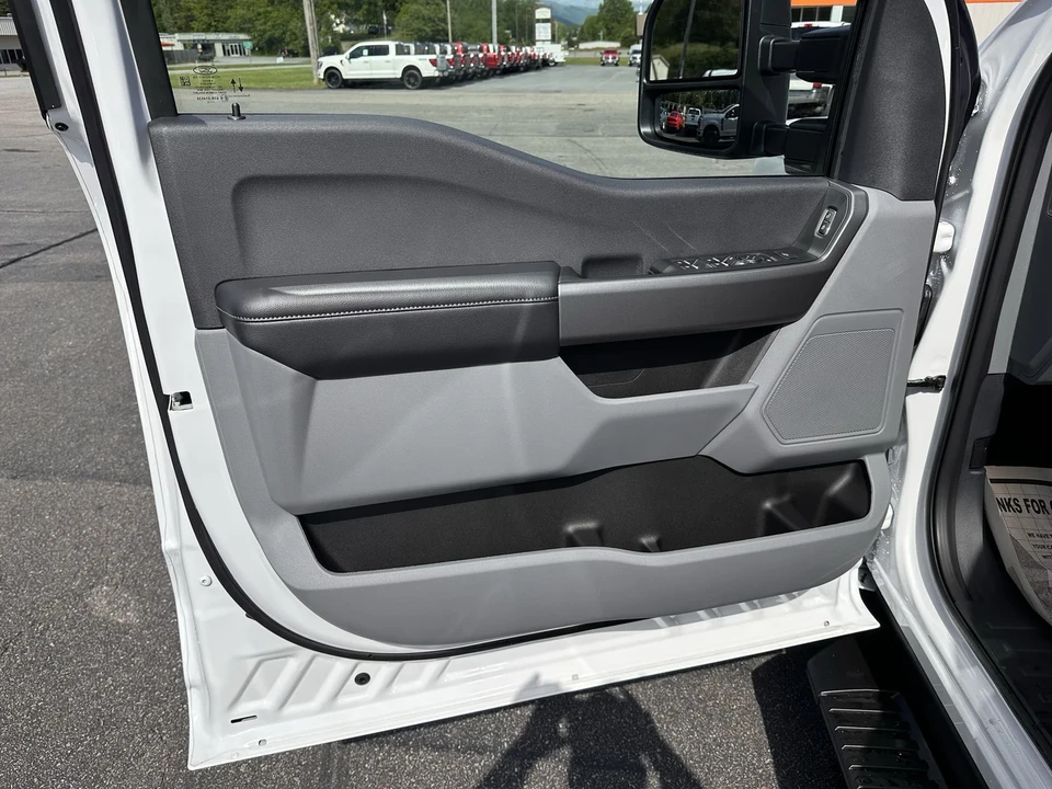 2025 Ford Super Duty 5th Gen - Image 7 of 21