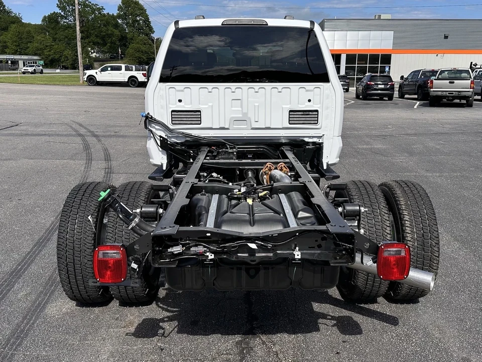 2025 Ford Super Duty 5th Gen - Image 6 of 21