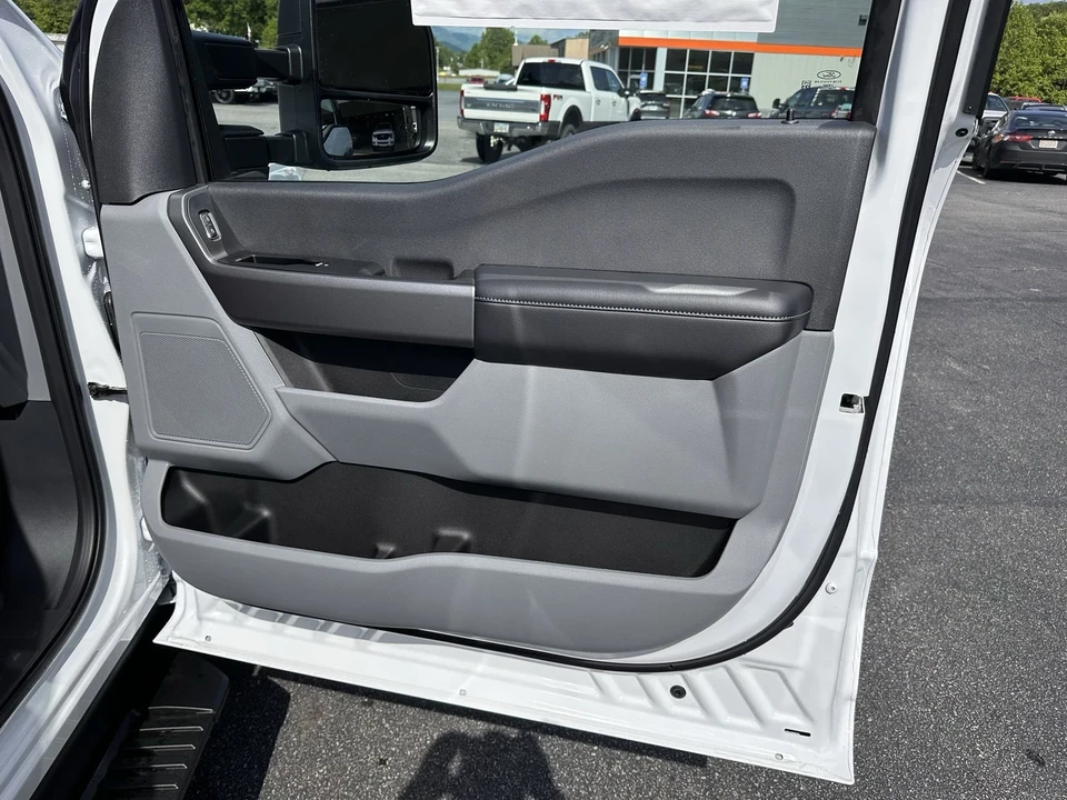 2025 Ford Super Duty 5th Gen - Image 11 of 21